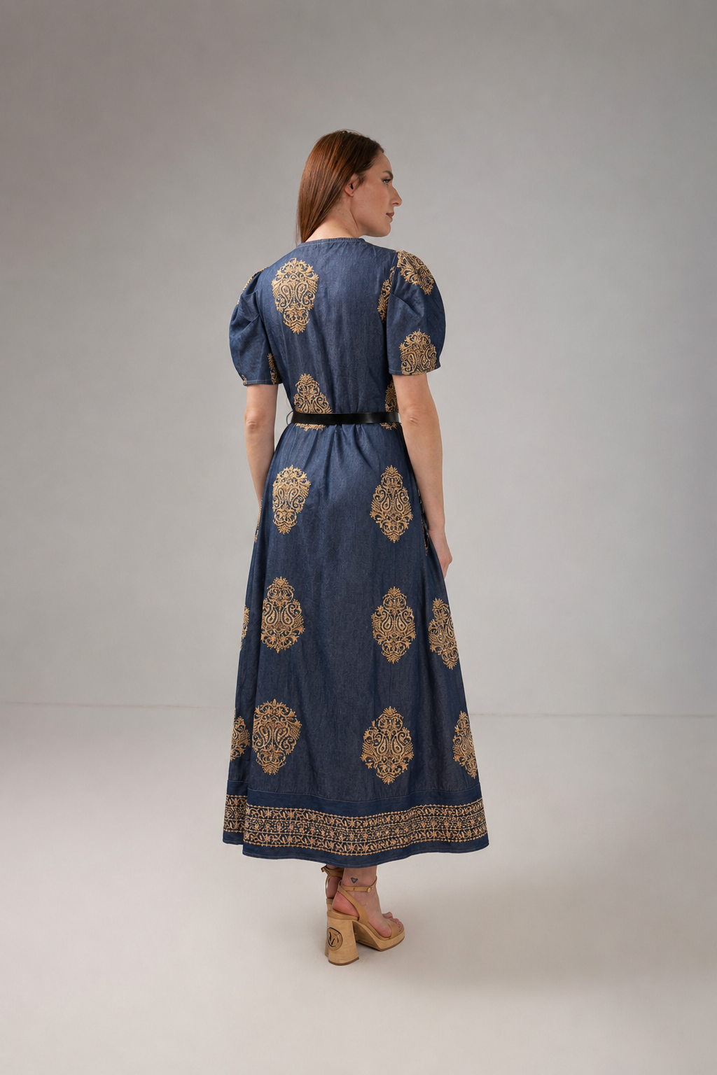 Incarca imaginea in galerie, Rochie Lungă Denim Albastru cu Broderie Aurie