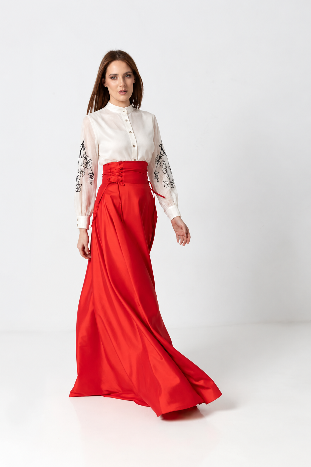 Load image into Gallery viewer, Maxi black taffeta skirt with high waist and side laces