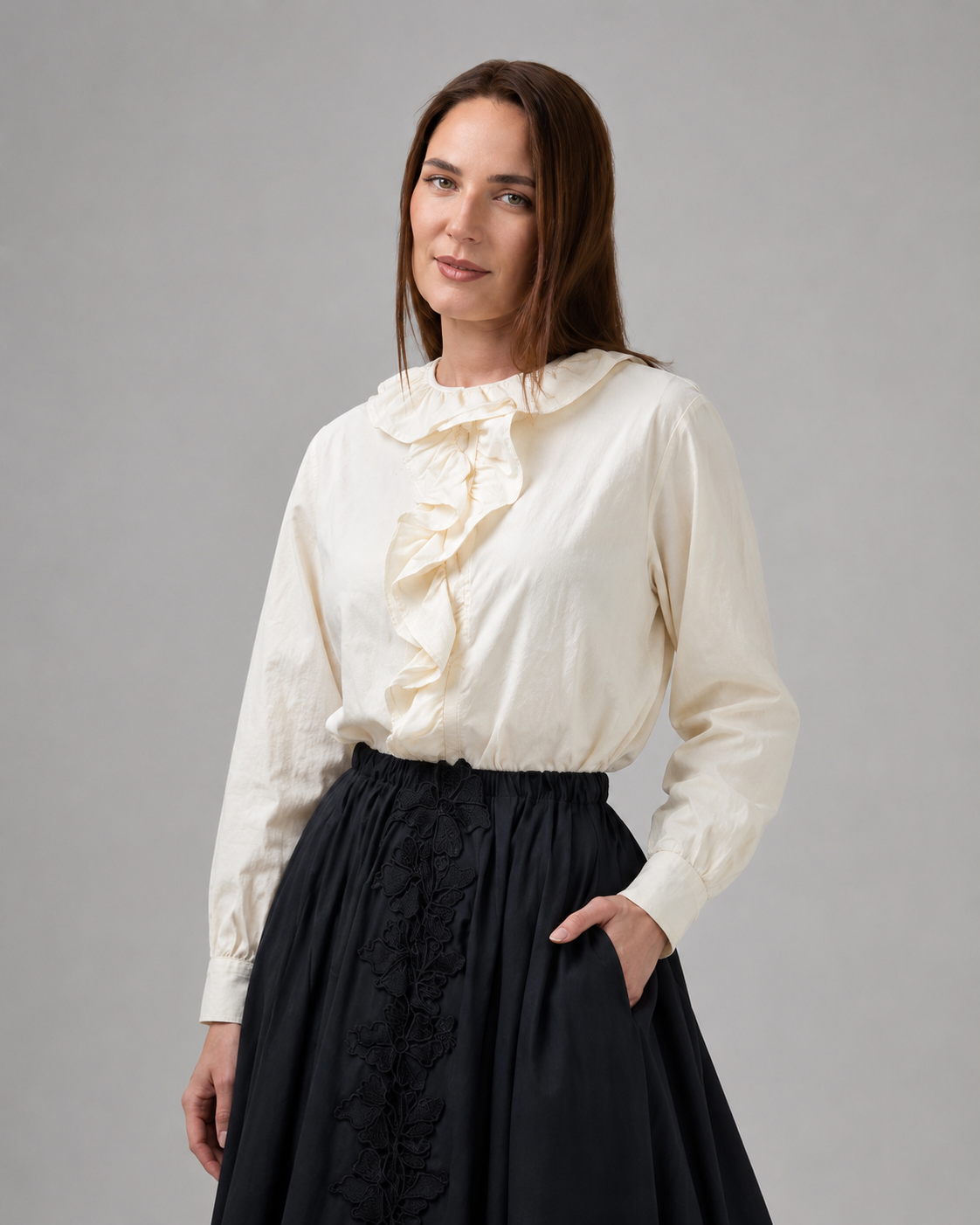 Load image into Gallery viewer, The blouse is made of viscose