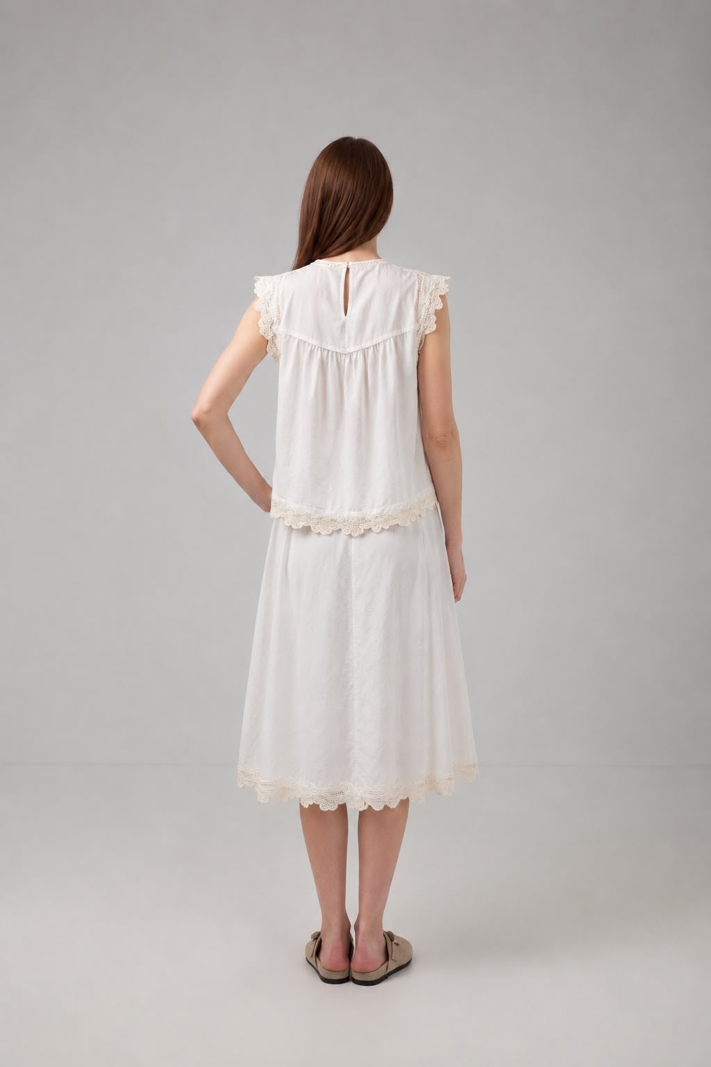 Load image into Gallery viewer, The blouse is made of viscose