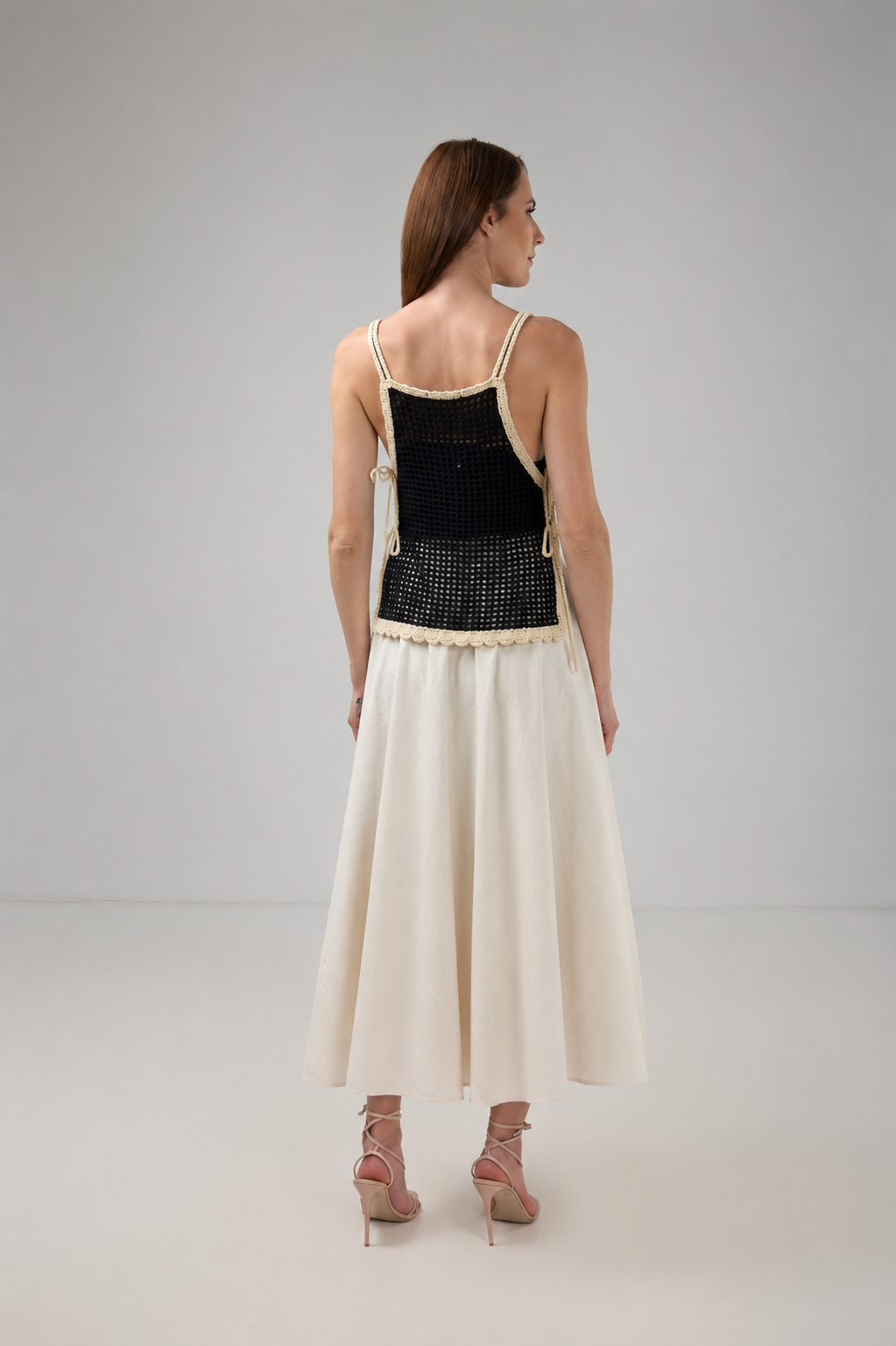 Load image into Gallery viewer, The blouse is made of viscose