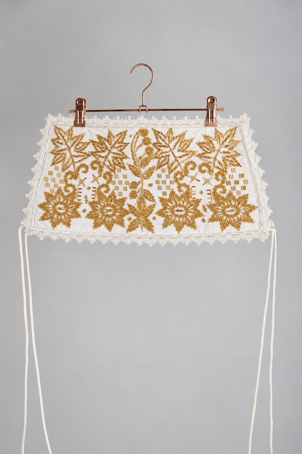 Load image into Gallery viewer, Velvet belt with silver beads