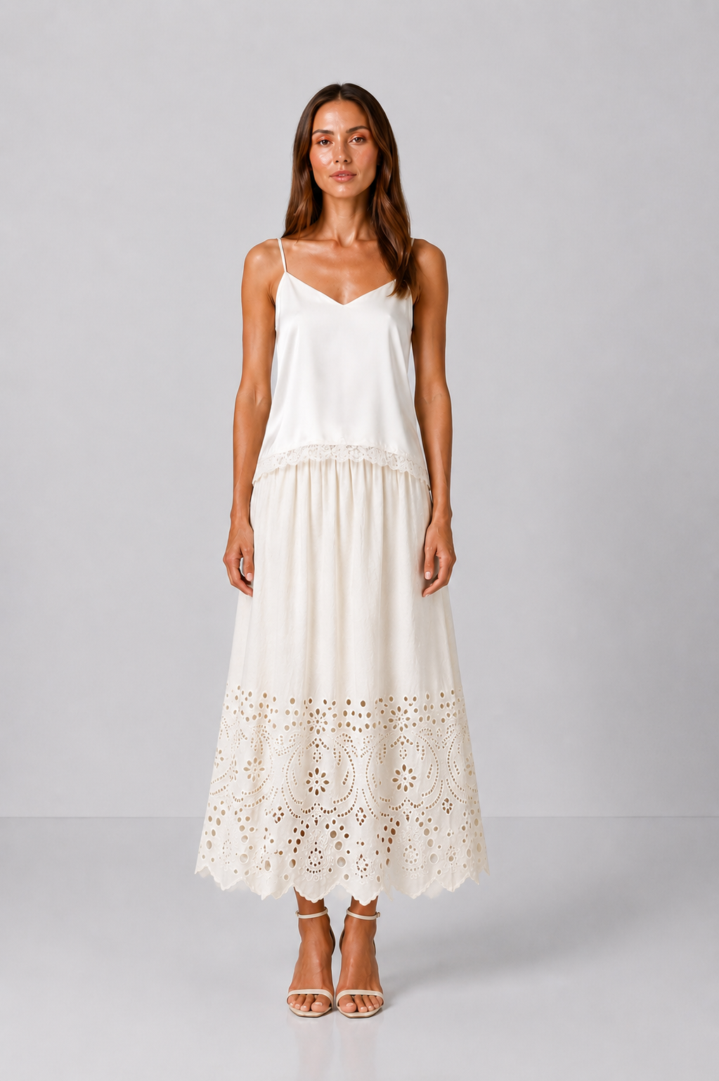 Incarca imaginea in galerie, Fustă Midi Ivory cu Broderie Spartă