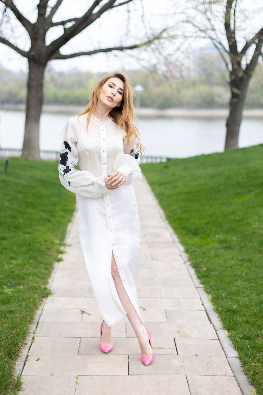 Load image into Gallery viewer, Organza shirt with ivory natural silk and floral embroidery