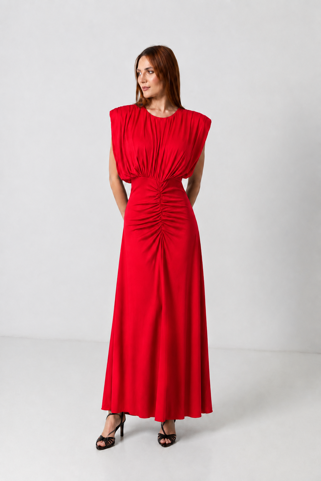 Incarca imaginea in galerie, Rochie Lungă Roșie cu Drapaje și Umeri Accentuați