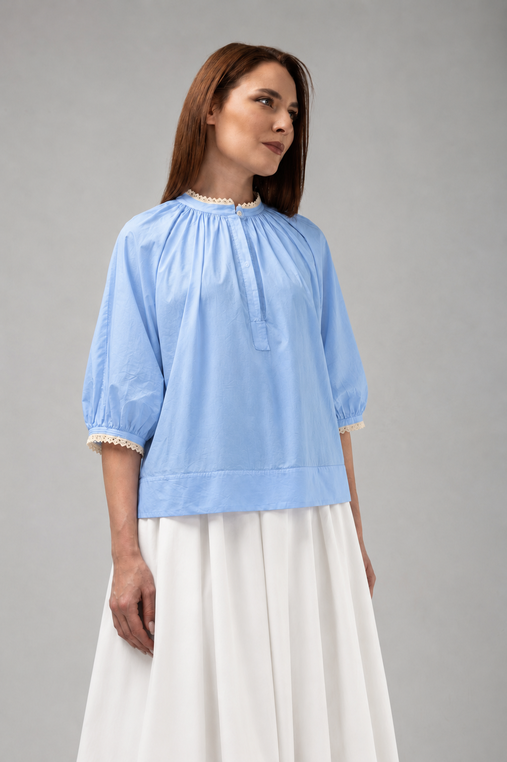 Load image into Gallery viewer, The blouse is made of viscose