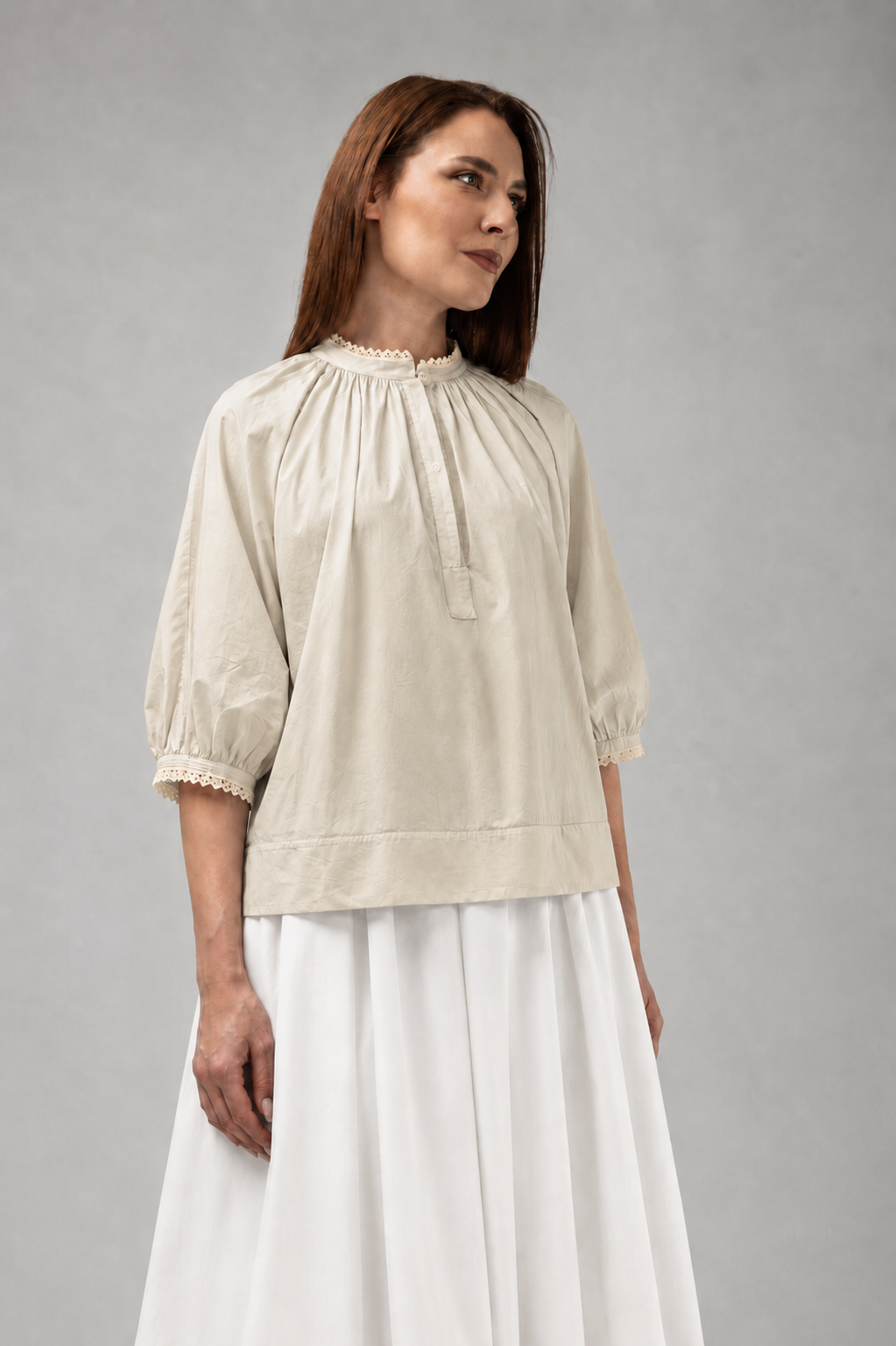 Load image into Gallery viewer, The blouse is made of viscose