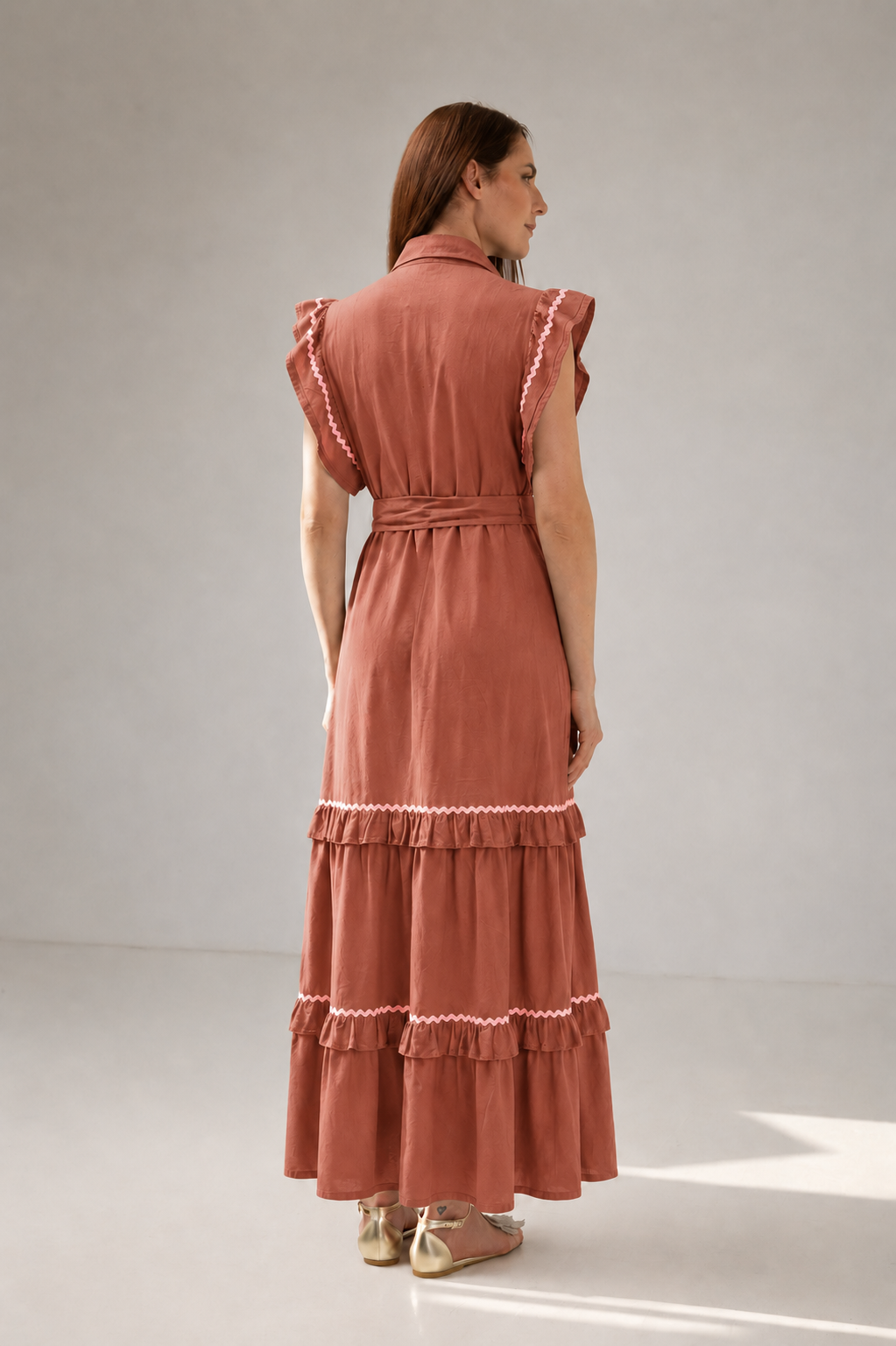 Incarca imaginea in galerie, Rochie Maxi Cărămiziu cu Volane, Cordon în Talie și Inserții Decorative