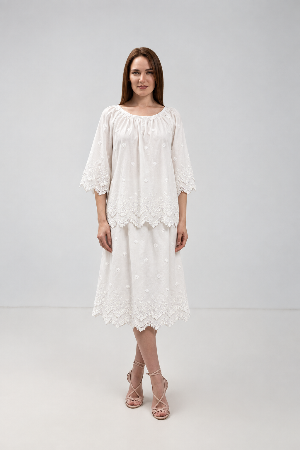 Load image into Gallery viewer, Ivory top made of natural silk with straps and lace