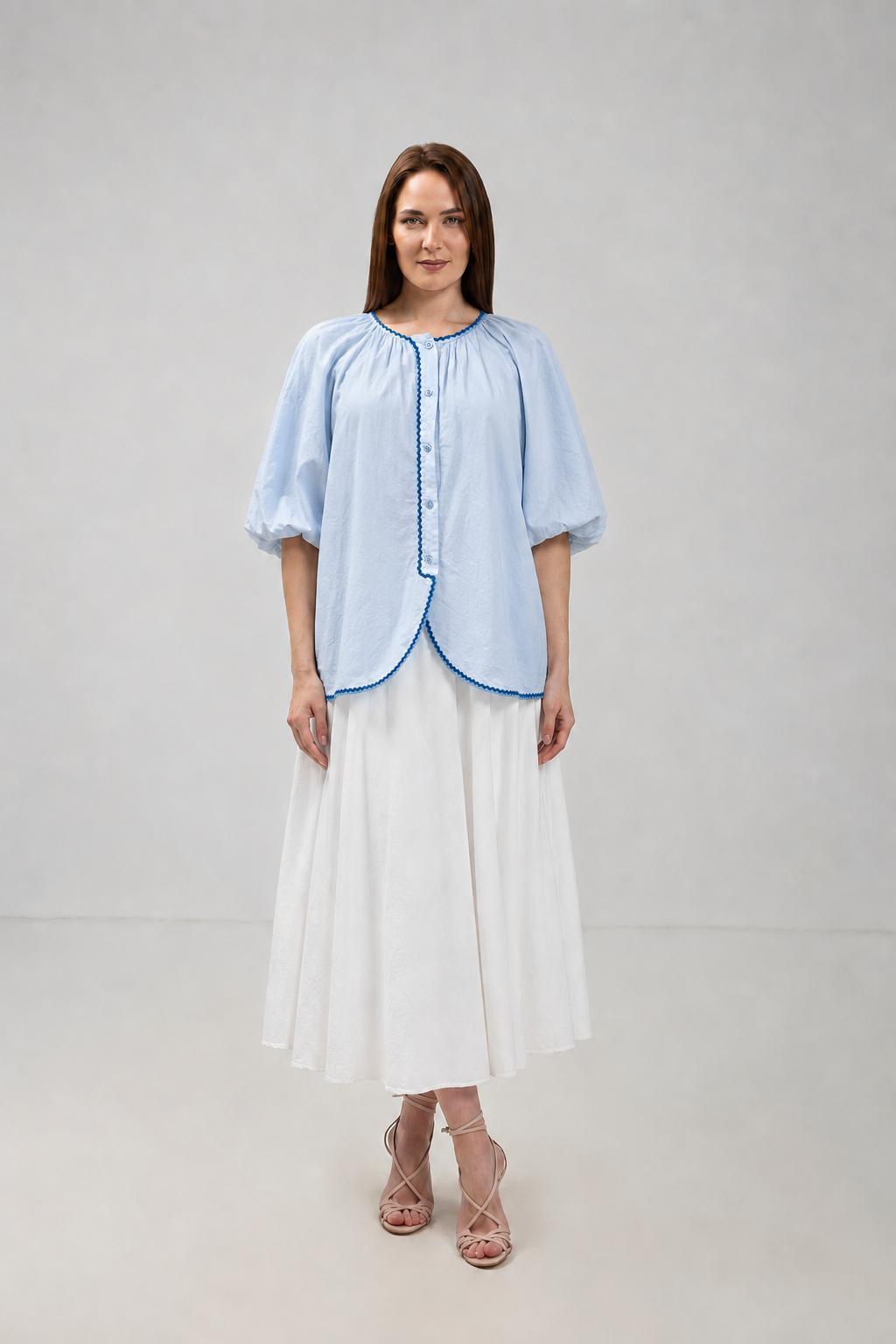 Load image into Gallery viewer, The blouse is made of viscose
