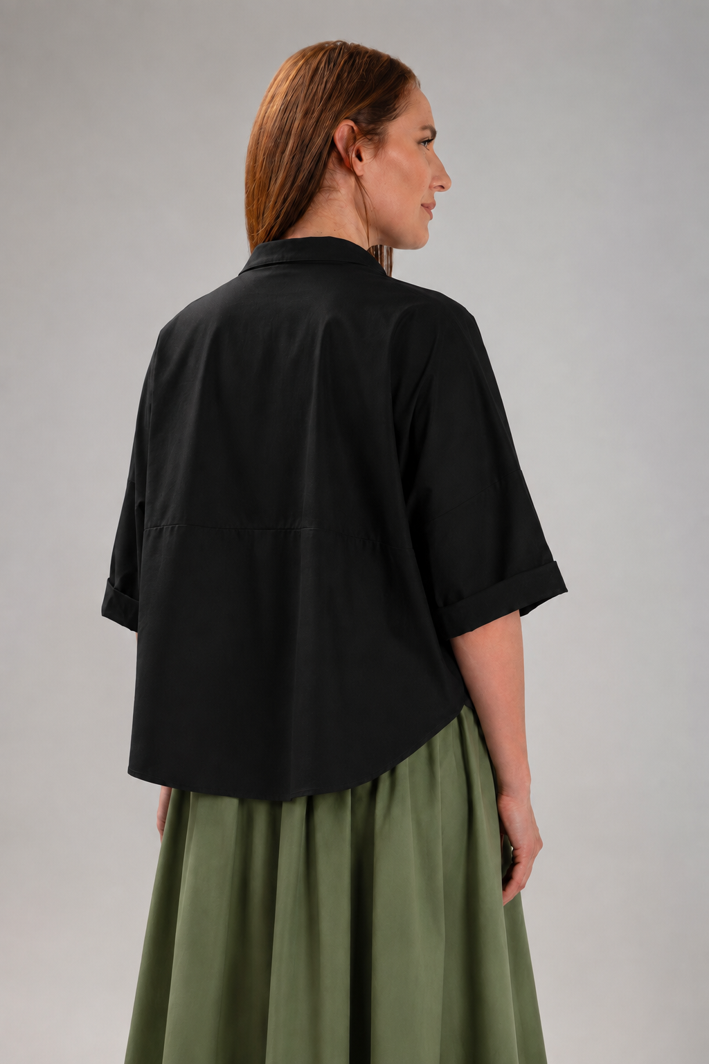 Load image into Gallery viewer, Dark green cotton shirt dress with macrame applications