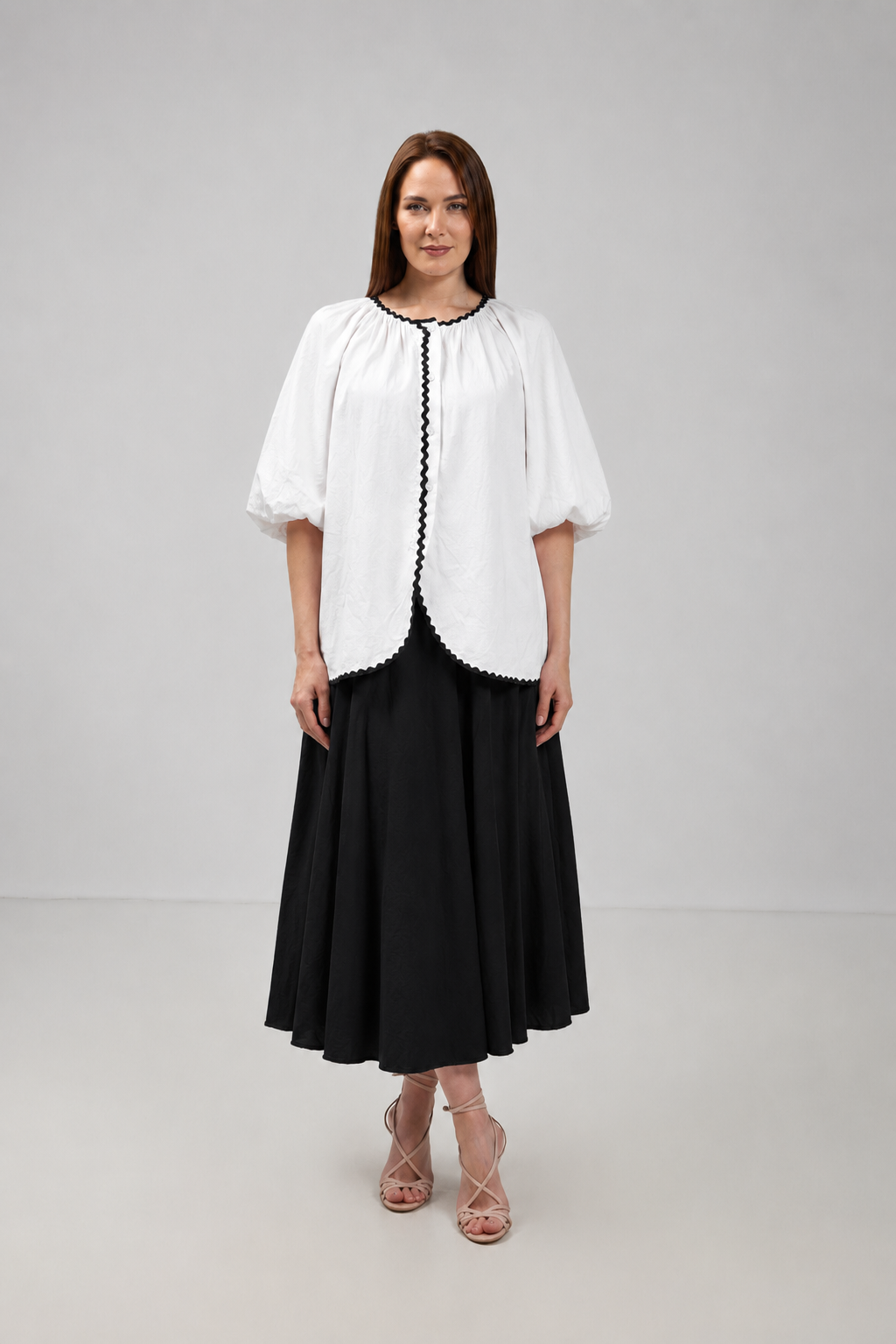 Load image into Gallery viewer, The blouse is made of viscose