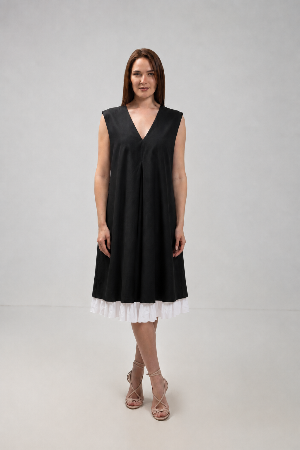 Incarca imaginea in galerie, Rochie Midi Neagră cu Volan Alb Contrastant
