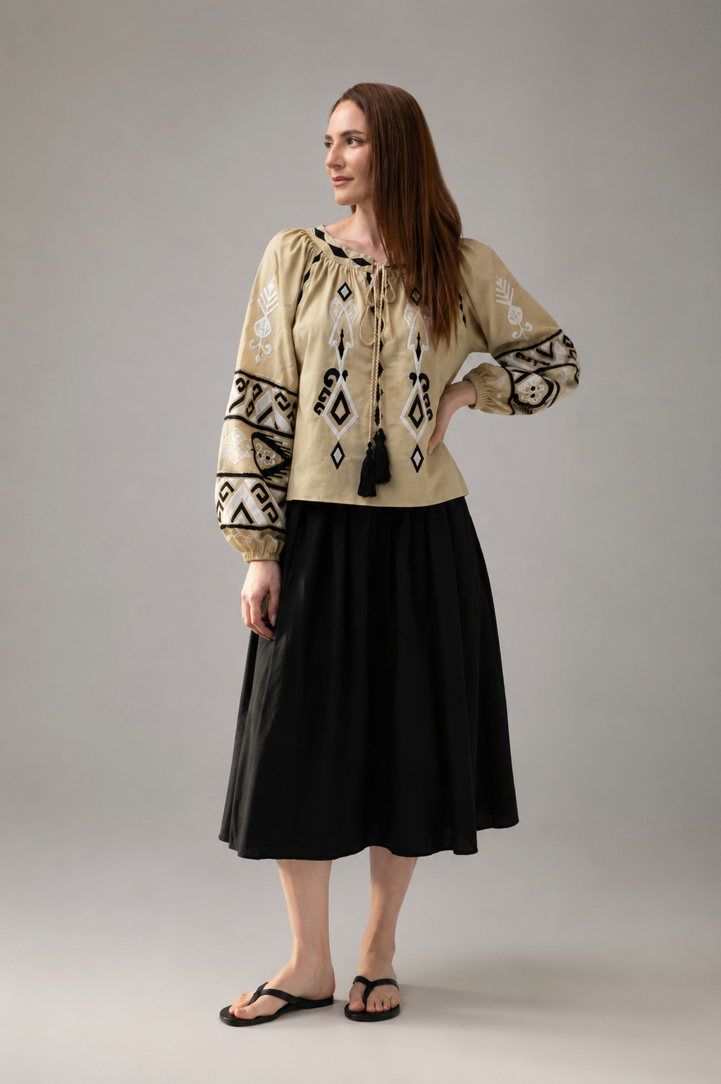 Load image into Gallery viewer, The blouse is made of viscose