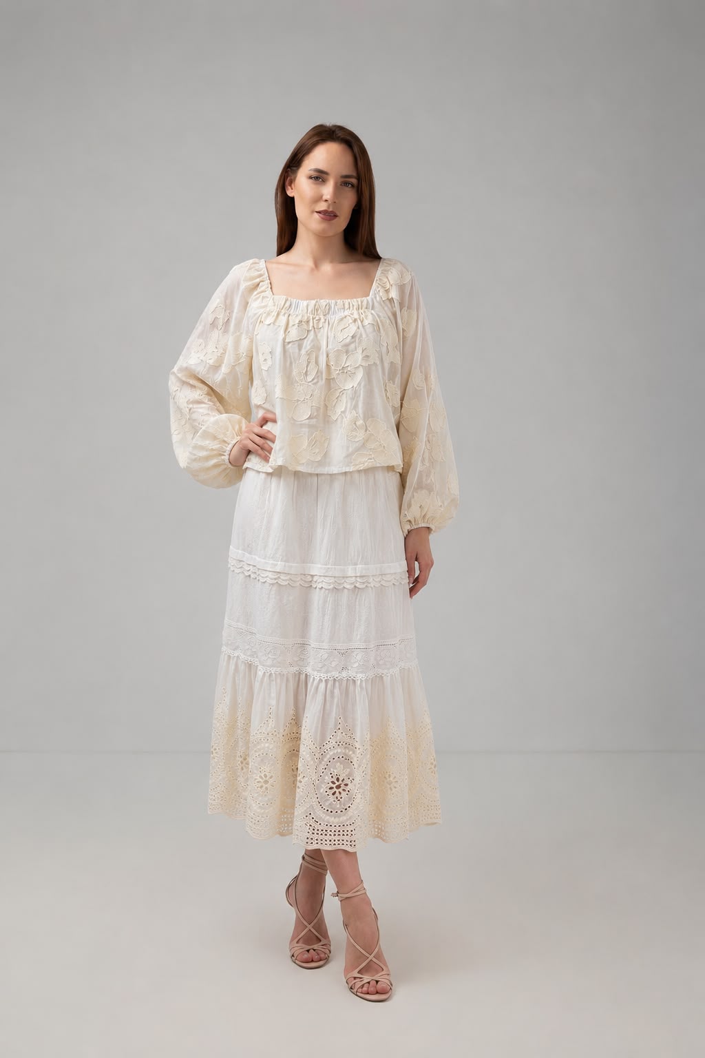Incarca imaginea in galerie, Bluză Ivory cu Broderie Florală și Mâneci Bufante