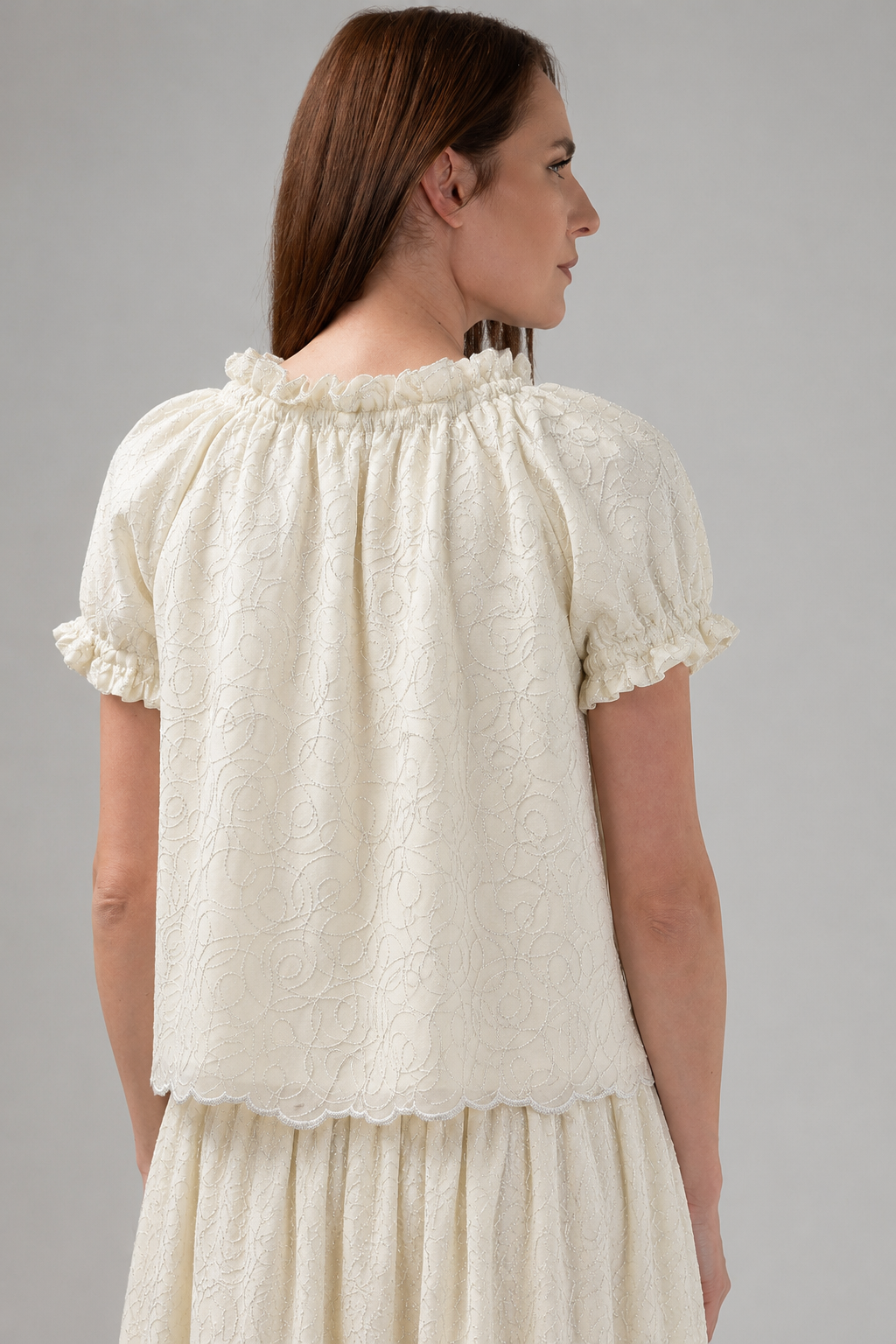 Load image into Gallery viewer, The blouse is made of viscose