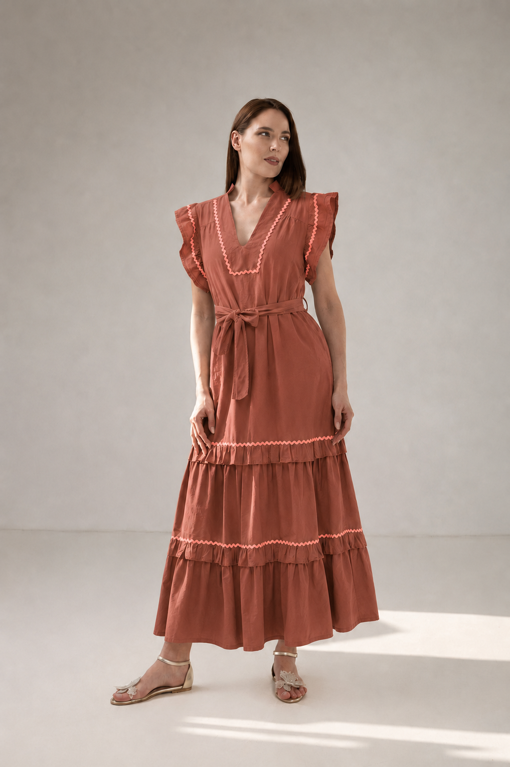 Incarca imaginea in galerie, Rochie Maxi Cărămiziu cu Volane, Cordon în Talie și Inserții Decorative