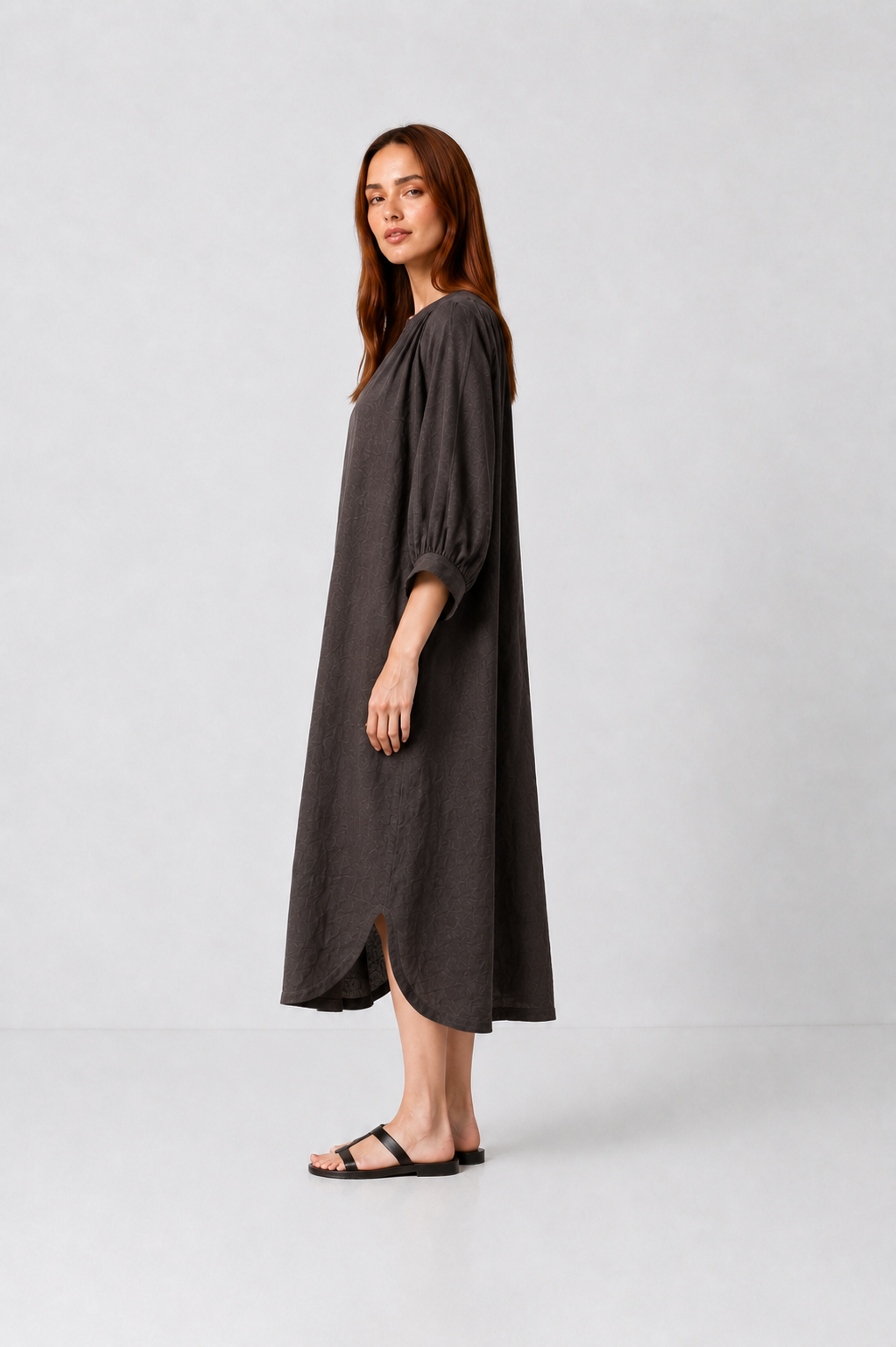 Incarca imaginea in galerie, Rochie midi oversized cu mâneci bufante și decolteu în V – Ciocolatiu