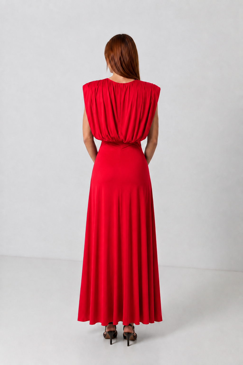 Incarca imaginea in galerie, Rochie Lungă Roșie cu Drapaje și Umeri Accentuați