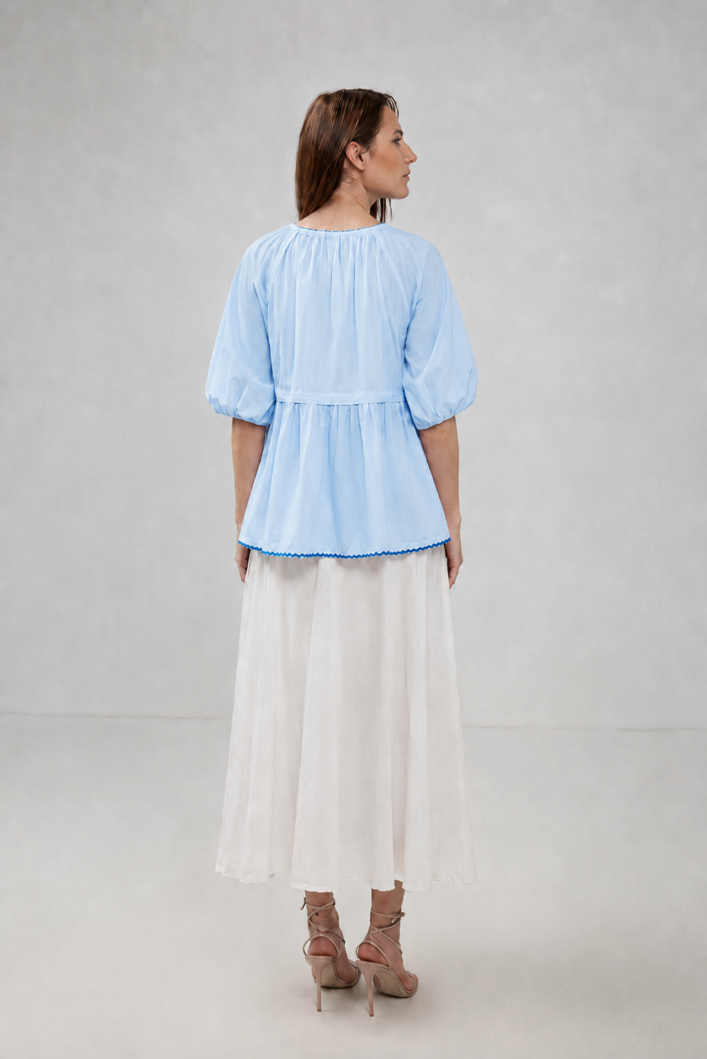 Load image into Gallery viewer, The blouse is made of viscose