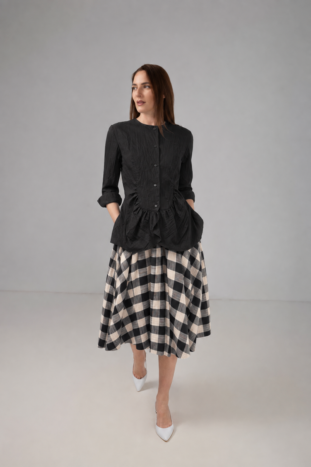 Load image into Gallery viewer, Dark green cotton shirt dress with macrame applications