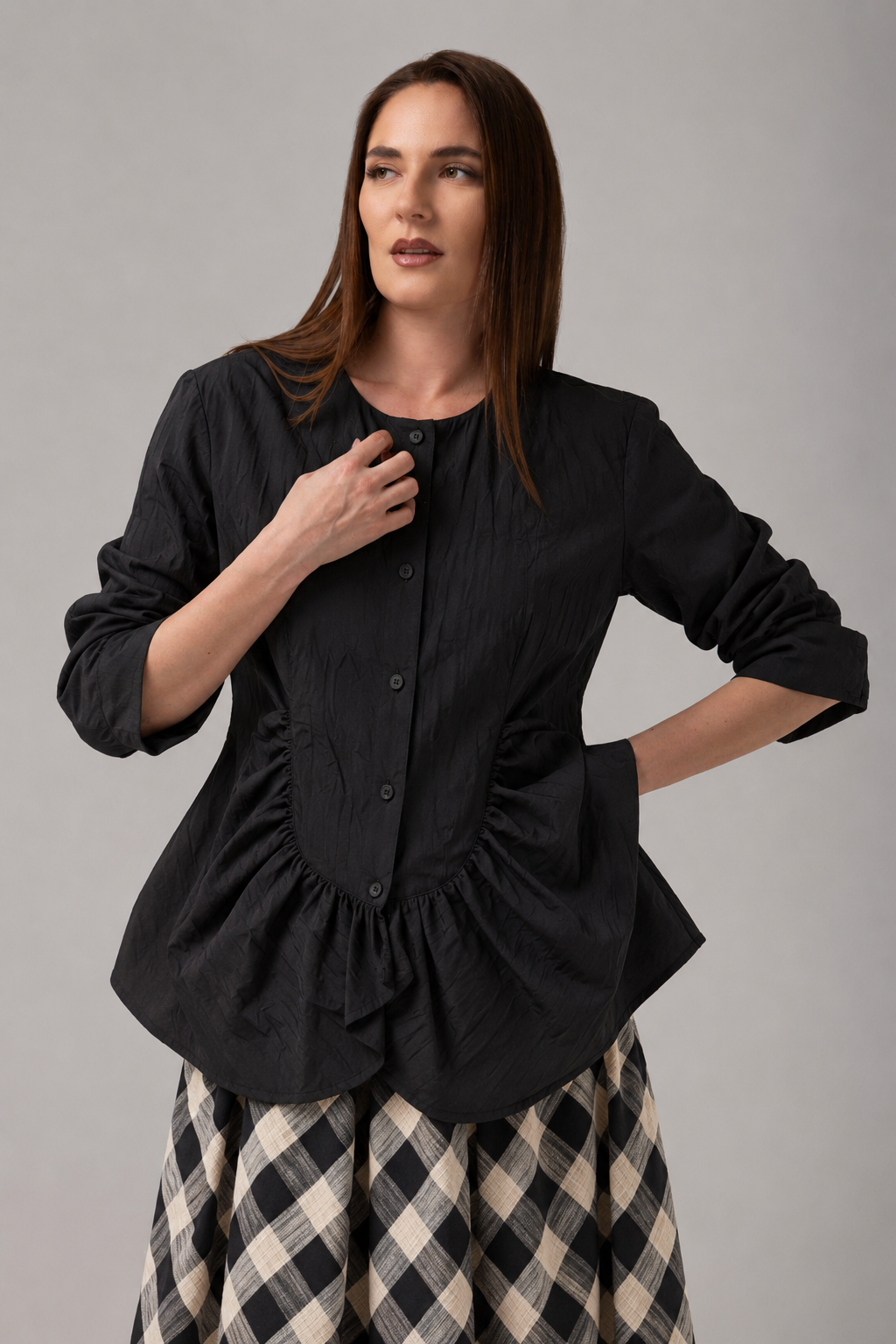 Load image into Gallery viewer, Dark green cotton shirt dress with macrame applications