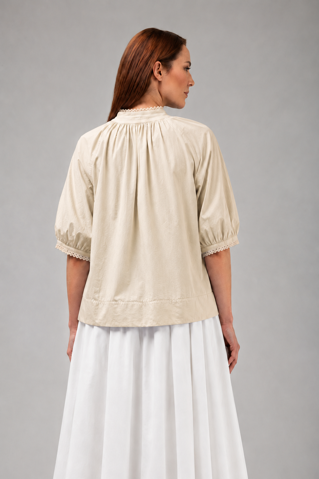 Load image into Gallery viewer, The blouse is made of viscose