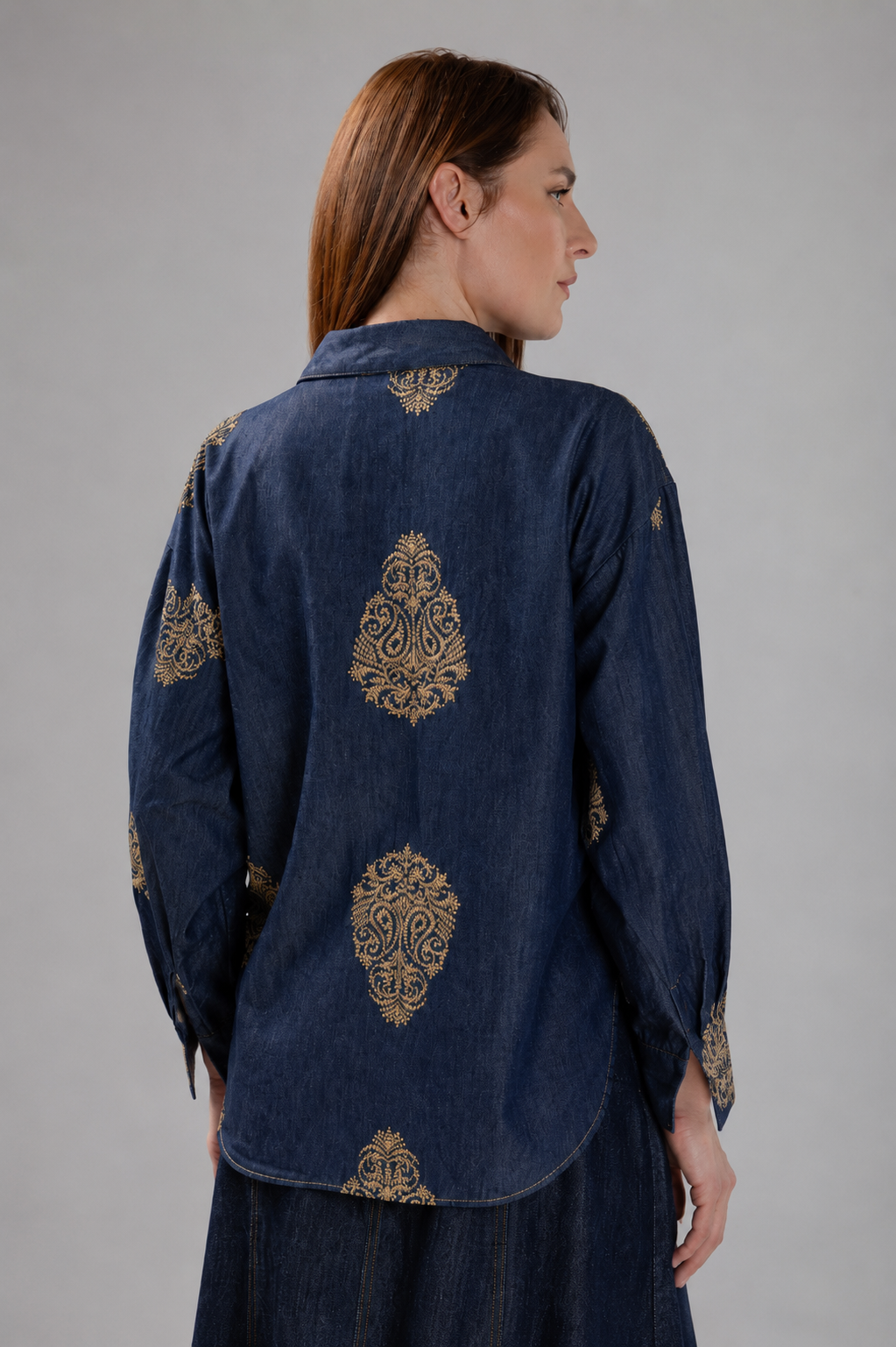 Incarca imaginea in galerie, Cămașă Denim Albastru cu Broderie Aurie