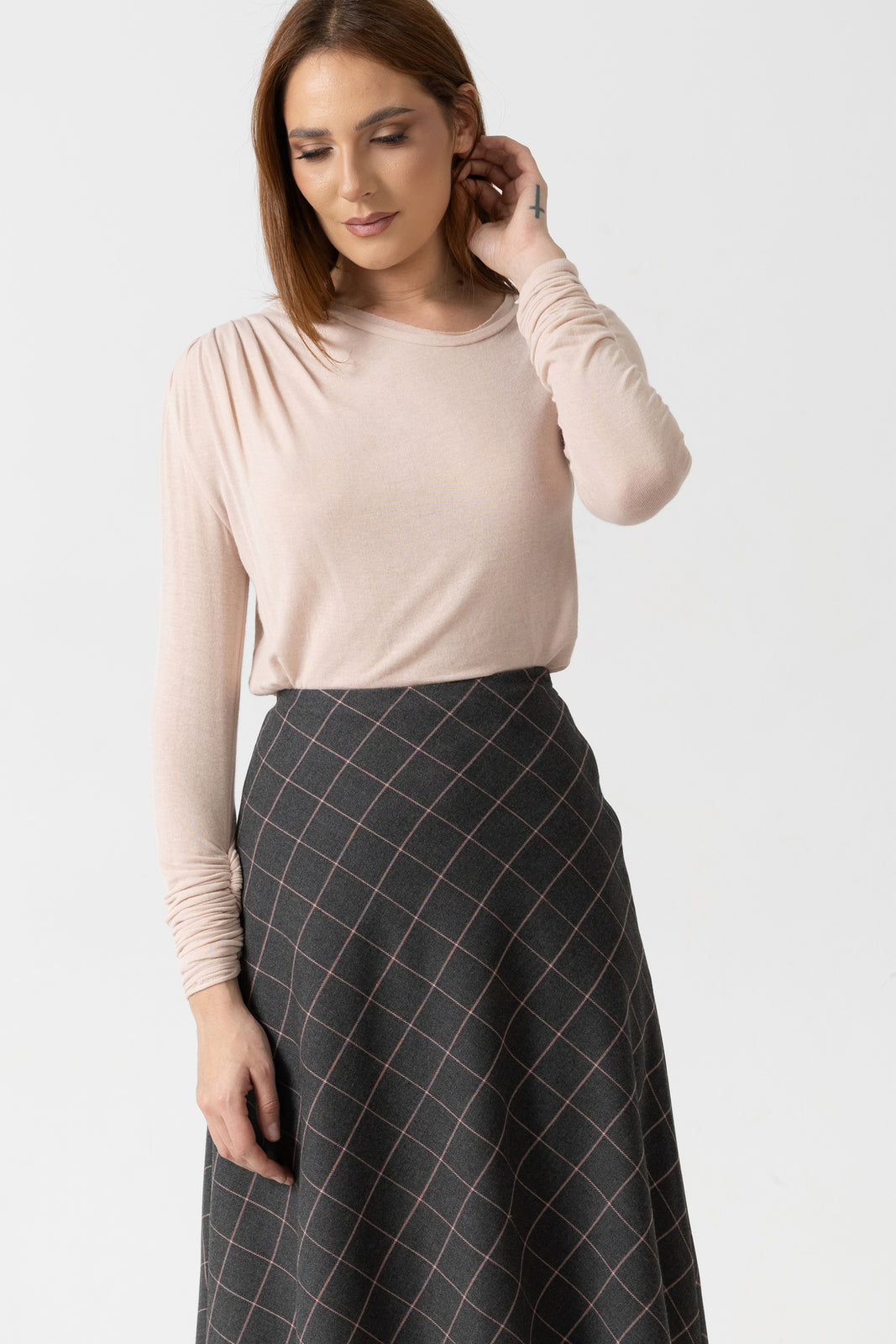 Load image into Gallery viewer, Organza shirt with ivory natural silk and floral embroidery