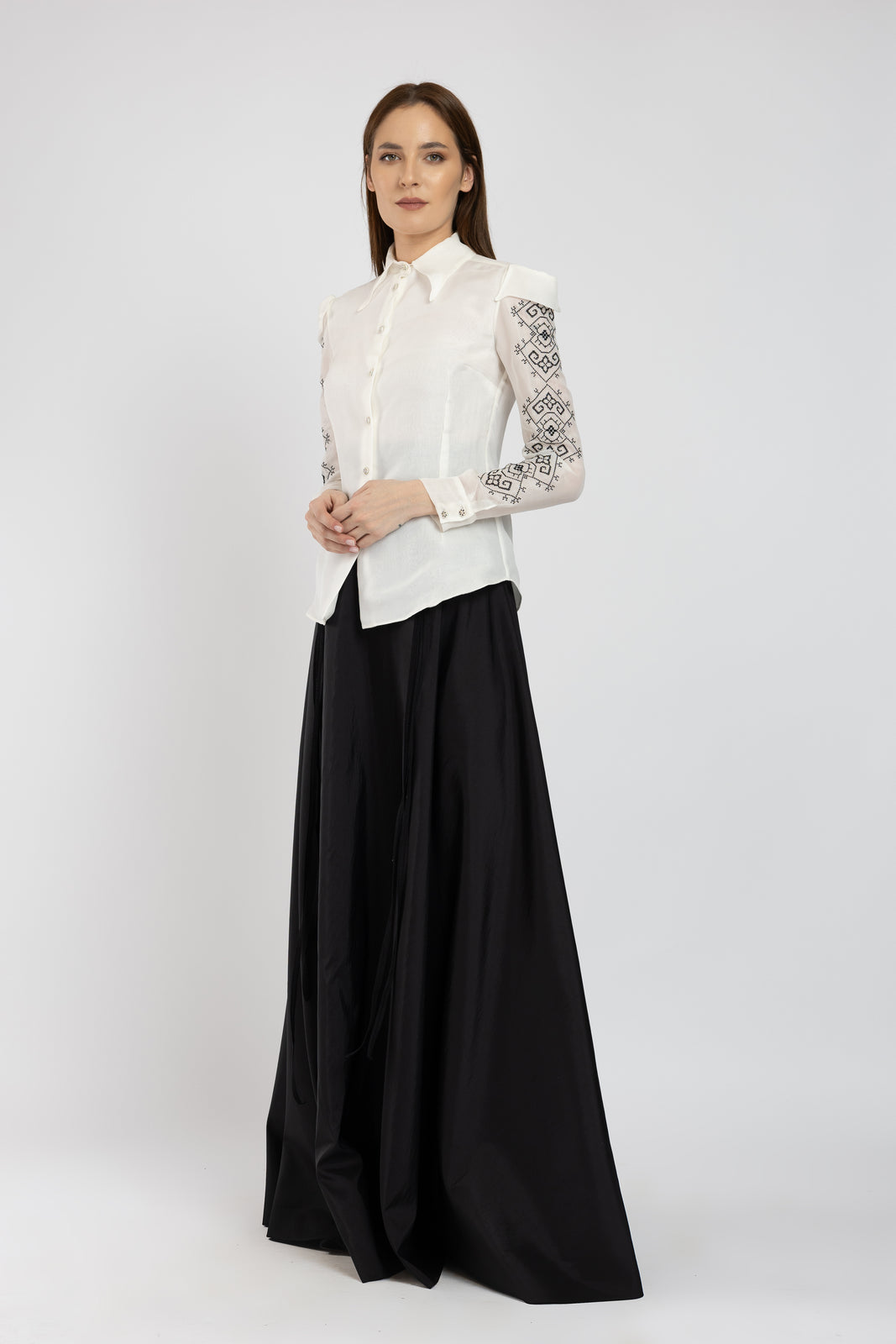 Load image into Gallery viewer, Organza shirt with ivory natural silk and floral embroidery