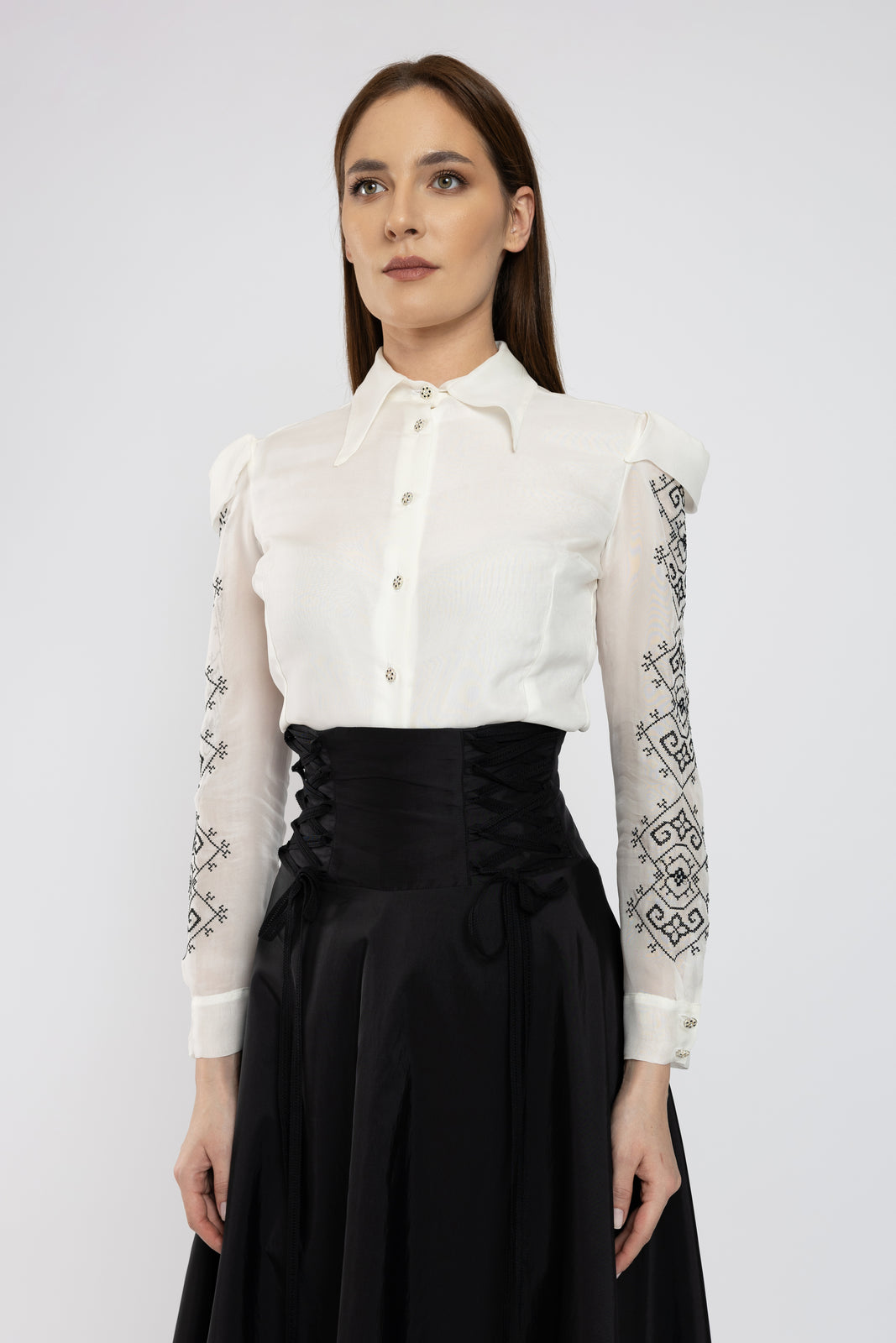 Load image into Gallery viewer, Organza shirt with ivory natural silk and floral embroidery