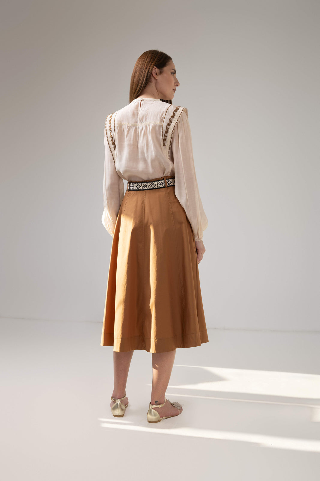 Load image into Gallery viewer, The blouse is made of viscose