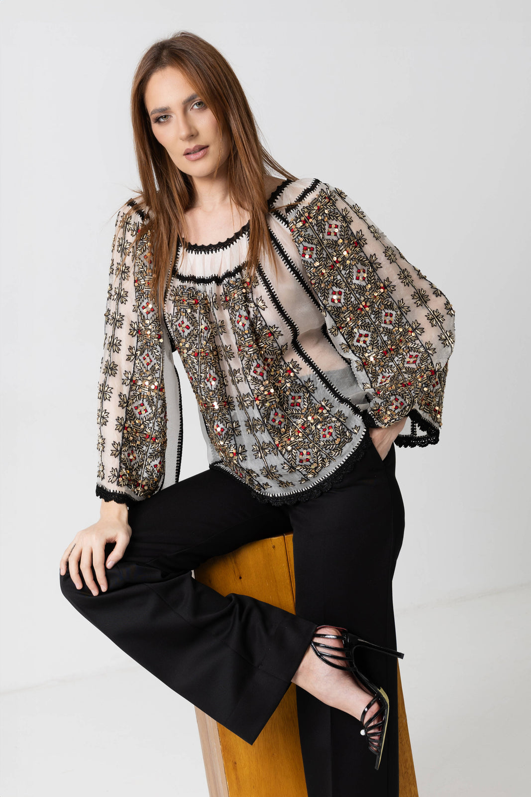 Incarca imaginea in galerie, Bluza tip ie cu margele cusute manual pe organza