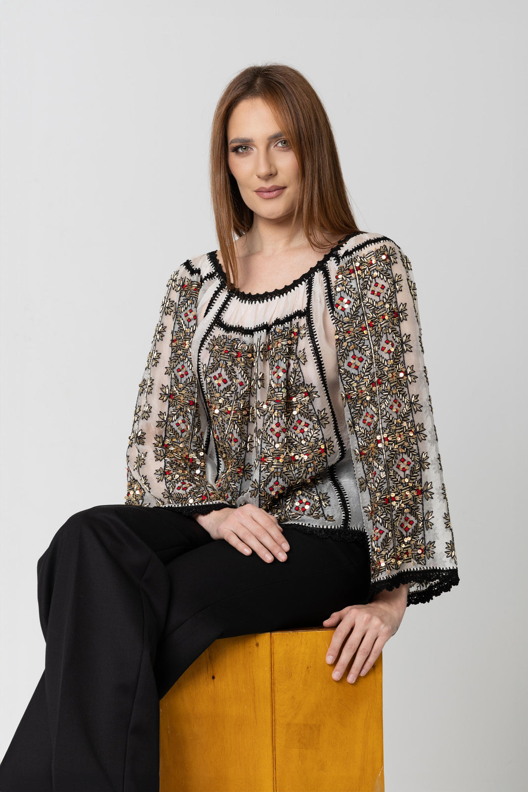 Incarca imaginea in galerie, Bluza tip ie cu margele cusute manual pe organza