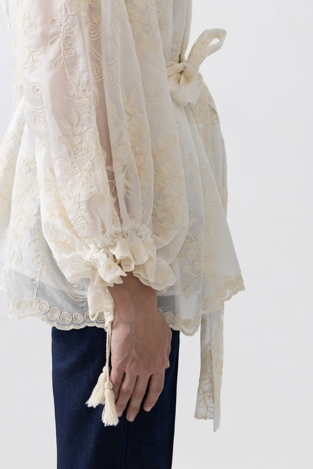 Incarca imaginea in galerie, Bluză tip ie din bumbac cu broderie florala