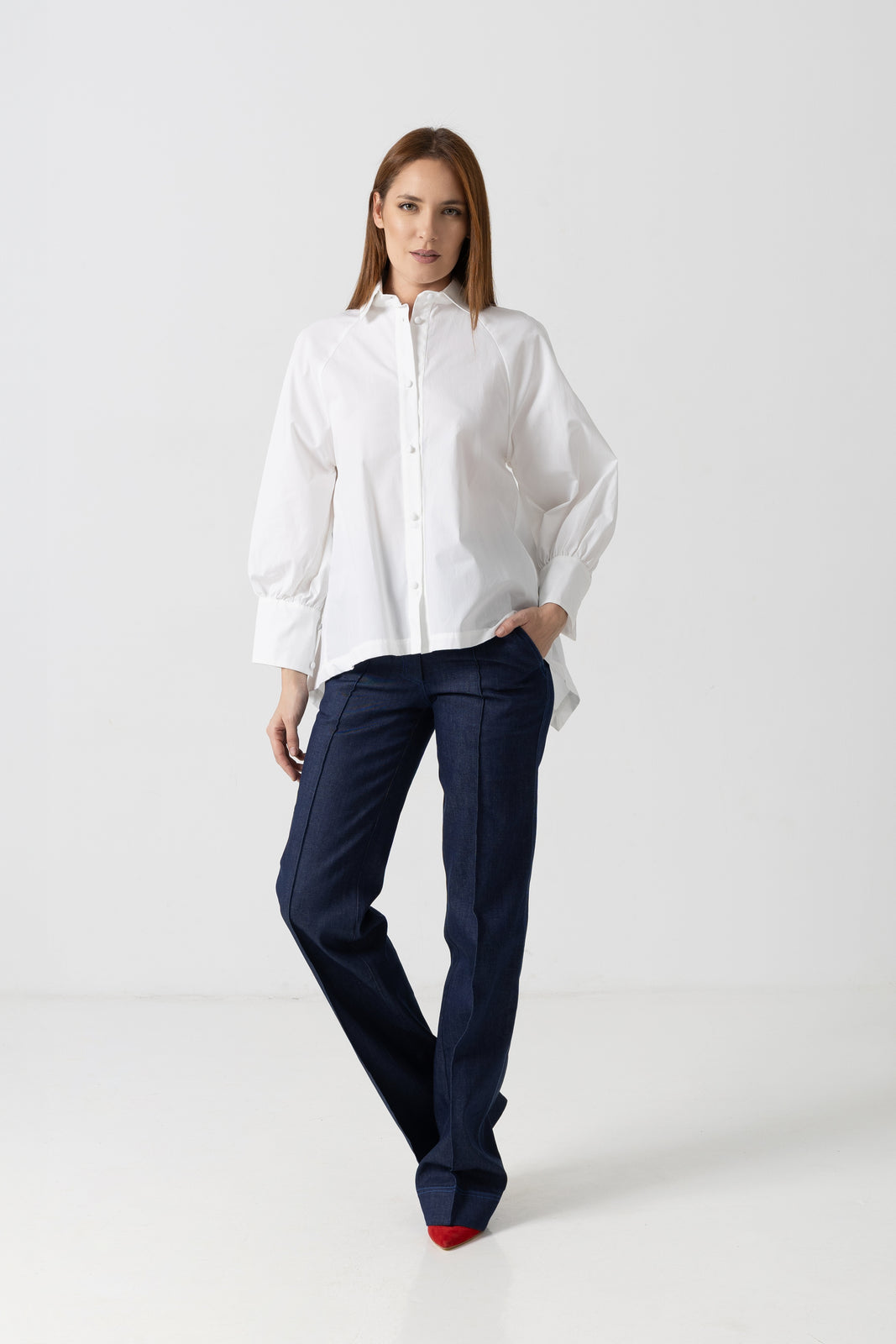 Incarca imaginea in galerie, Camasa alba din bumbac cu spate decupat