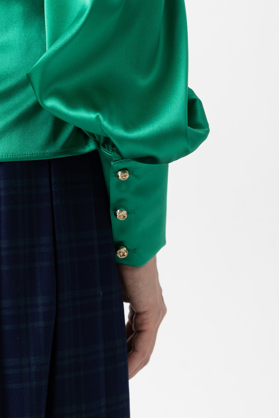 Incarca imaginea in galerie, Camasă din matase naturala verde cu guler ascuțit