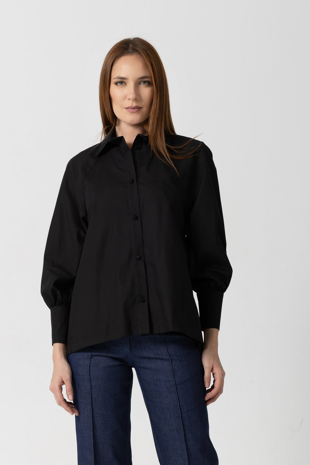 Incarca imaginea in galerie, Camasa neagra din bumbac cu spate decupat