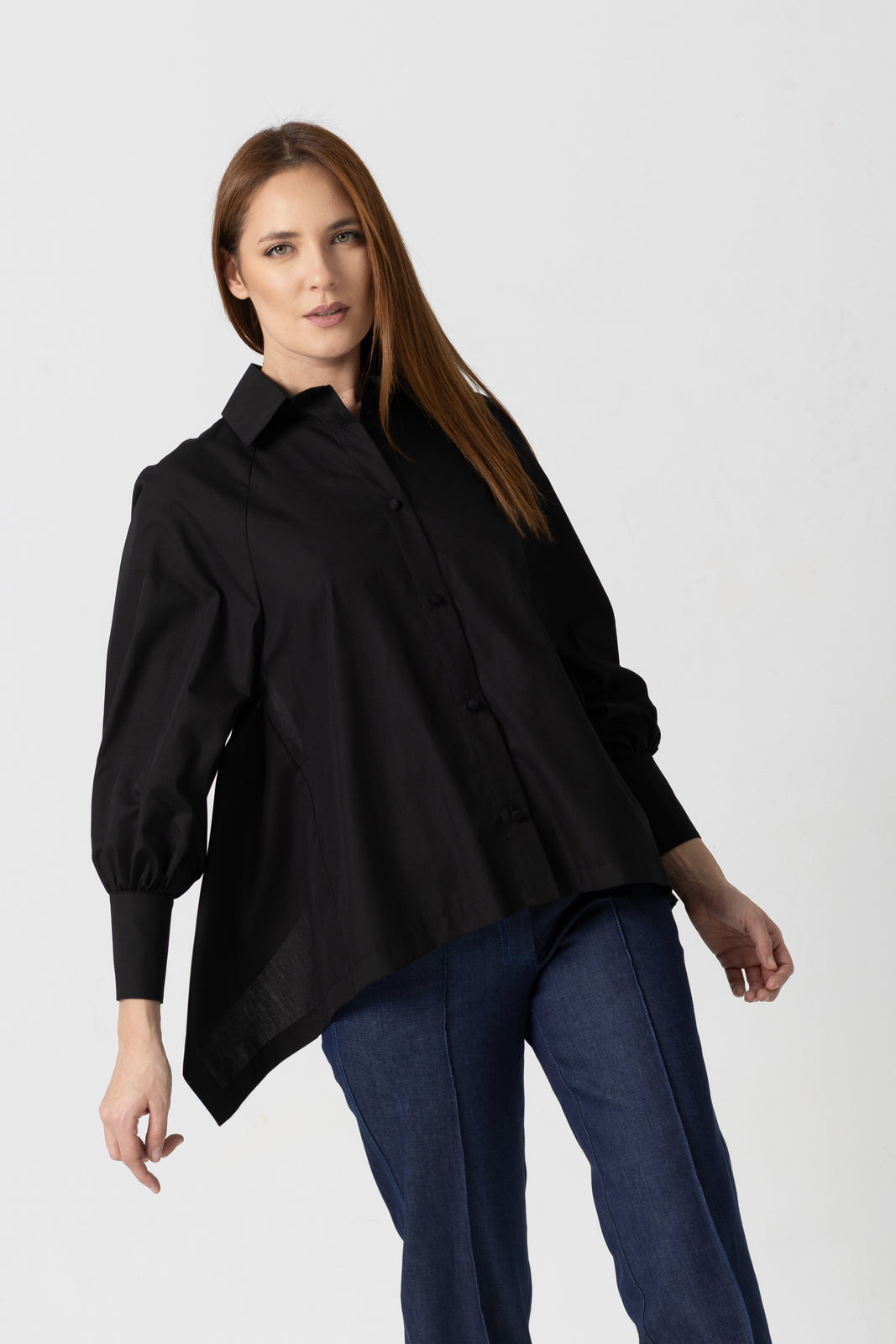 Incarca imaginea in galerie, Camasa neagra din bumbac cu spate decupat