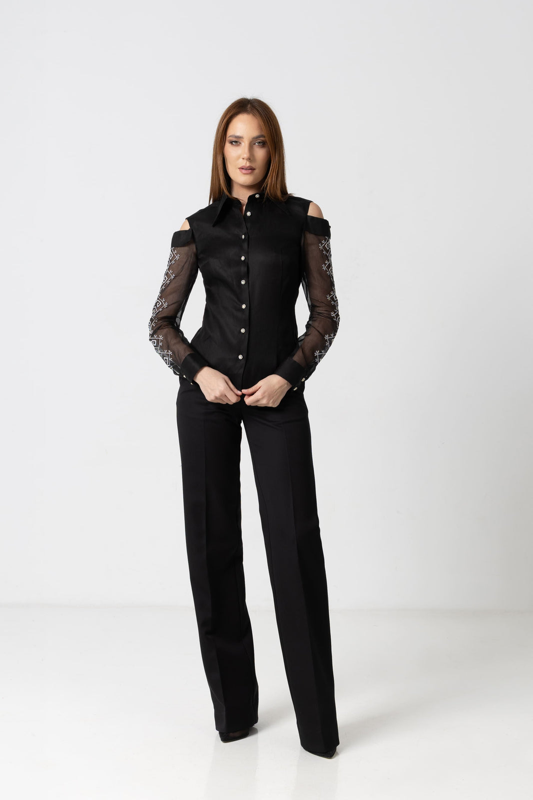 Incarca imaginea in galerie, Camasa neagra din organza cu maneci brodate computerizat