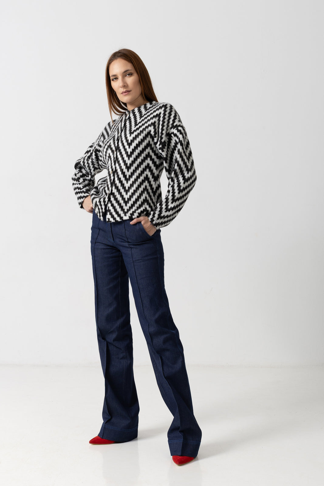 Incarca imaginea in galerie, Cardigan din stofă cu motive geometrice alb/negru