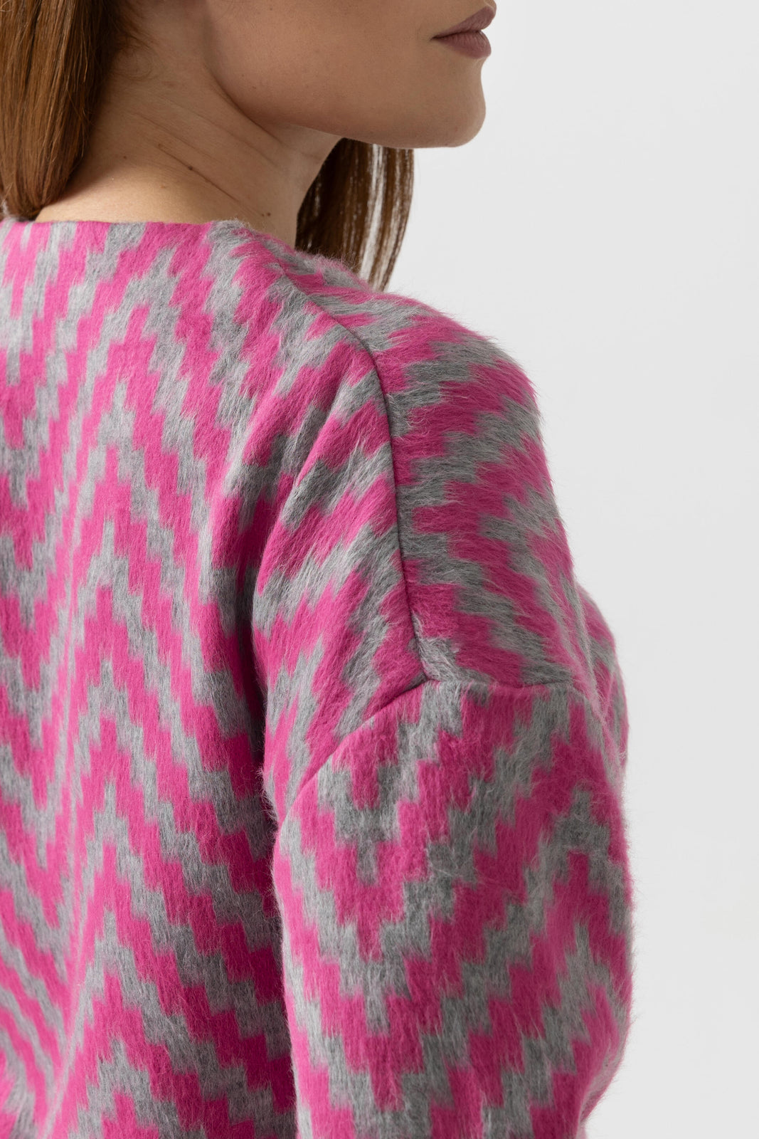 Incarca imaginea in galerie, Cardigan din stofă cu motive geometrice fucsia/gri