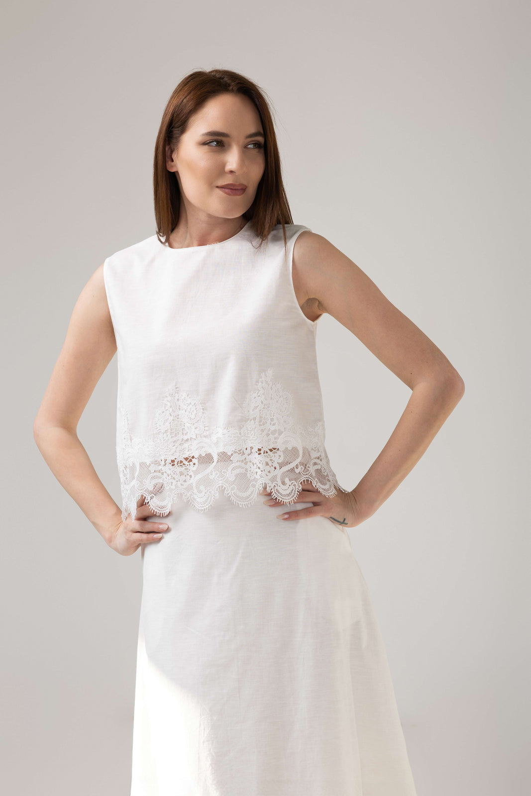 Incarca imaginea in galerie, Compleu premium alb din in cu dantelă couture