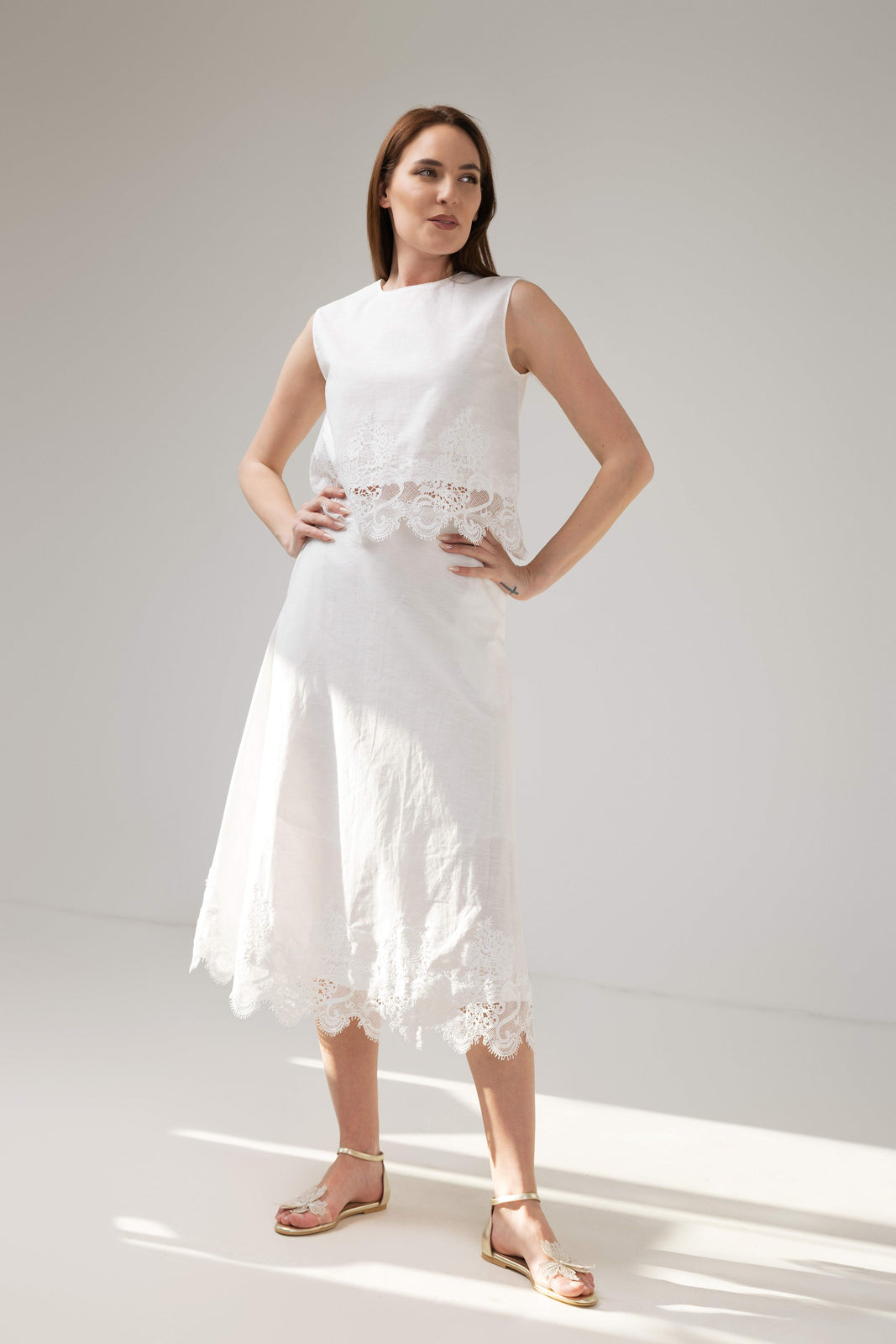Incarca imaginea in galerie, Compleu premium alb din in cu dantelă couture