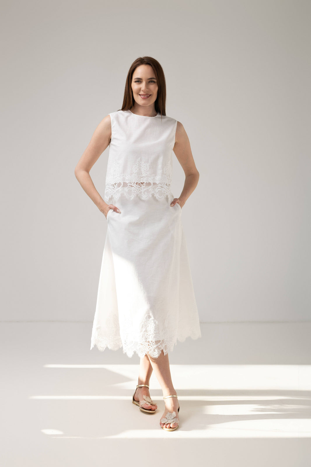 Incarca imaginea in galerie, Compleu premium alb din in cu dantelă couture