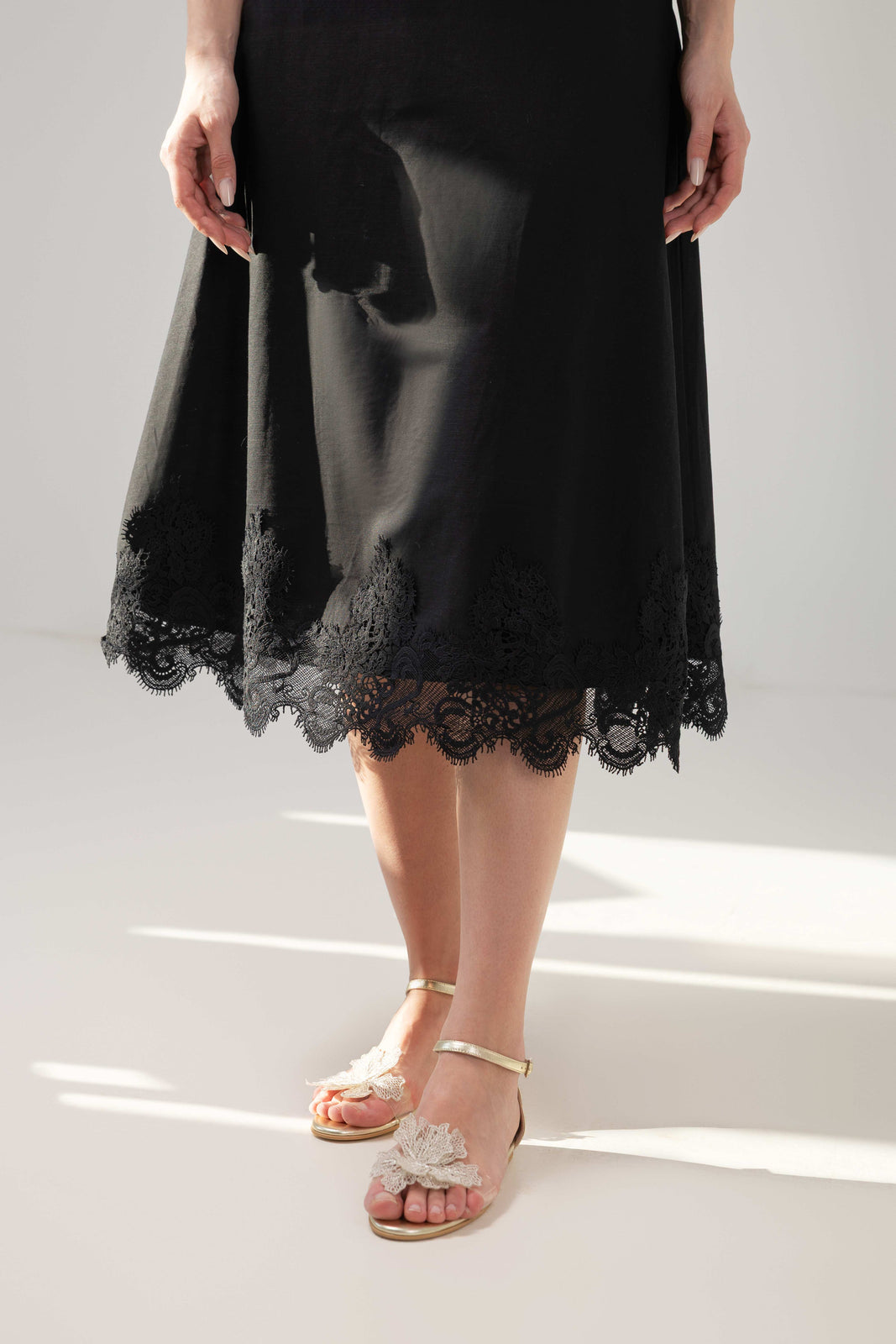 Incarca imaginea in galerie, Compleu premium negru cu dantelă couture și croială fluidă