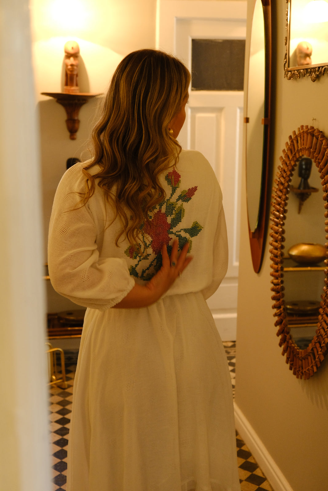 Load image into Gallery viewer, Organza shirt with ivory natural silk and floral embroidery