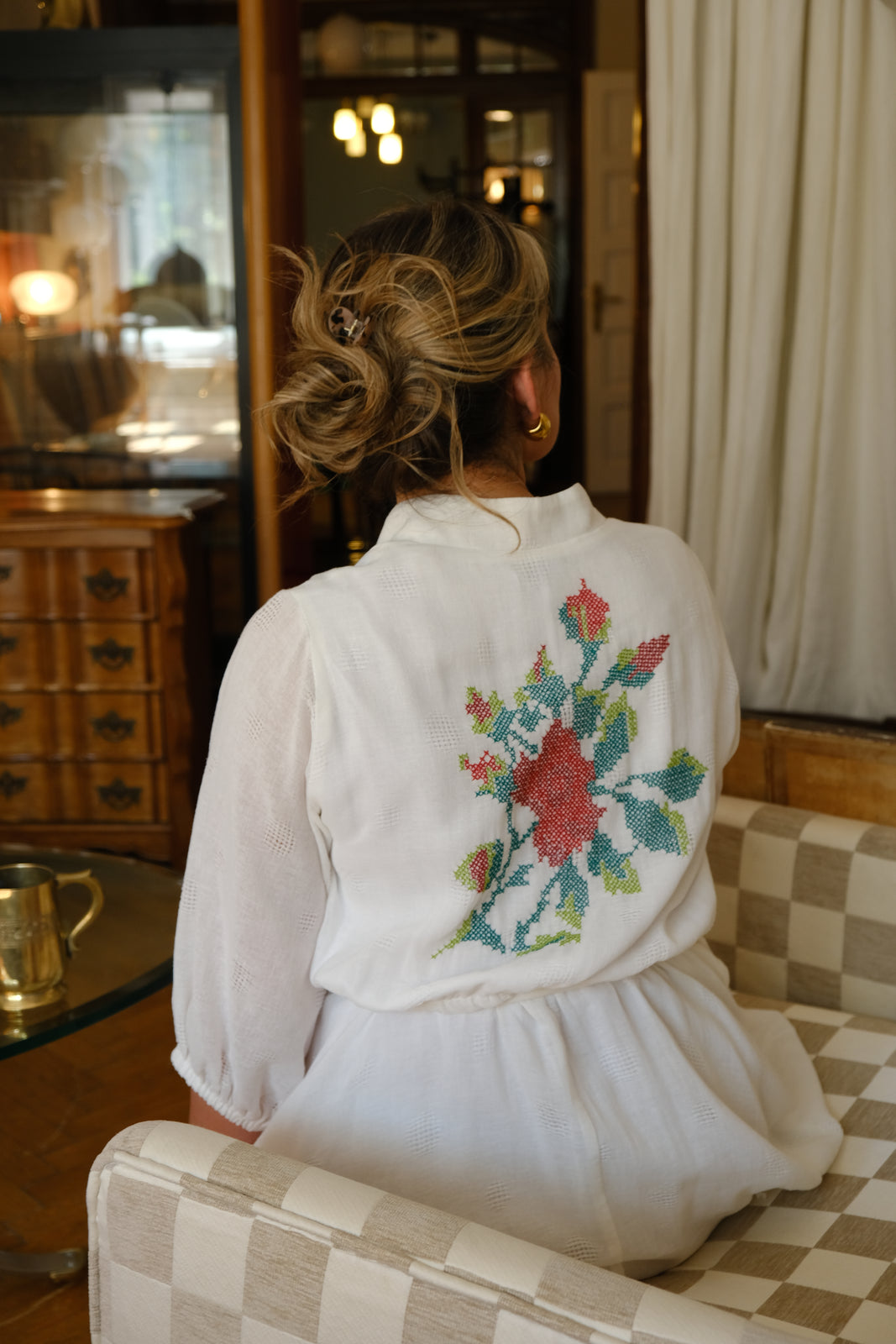 Load image into Gallery viewer, Organza shirt with ivory natural silk and floral embroidery