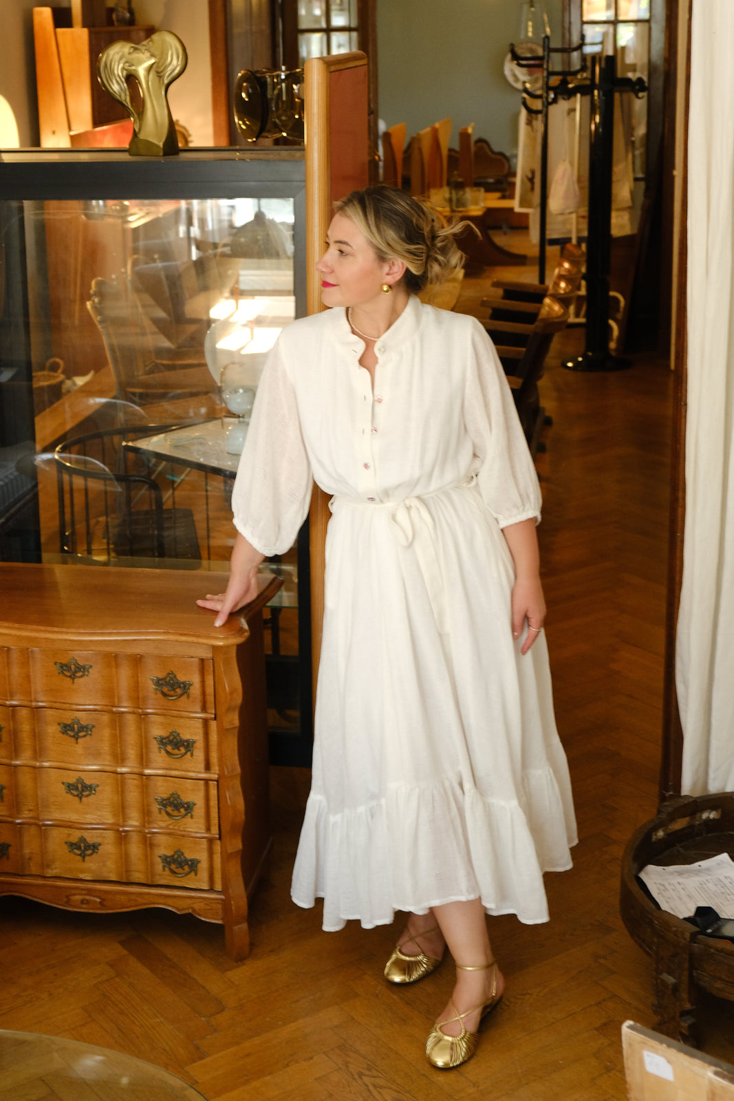 Load image into Gallery viewer, Organza shirt with ivory natural silk and floral embroidery