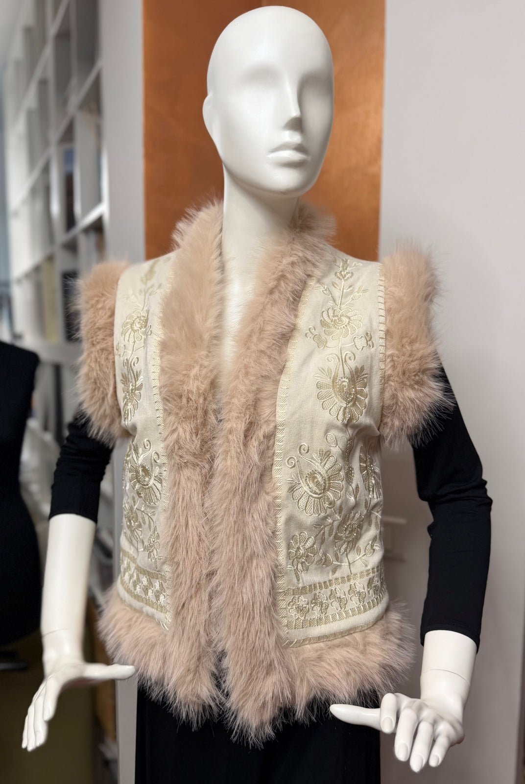 Load image into Gallery viewer, Dusty pink midi dress with cut-out shoulders